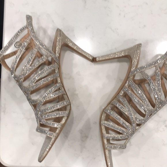 PARTY 9 1/2 SEQUINS heels. Beautiful condition. Like new - Picture 6 of 9